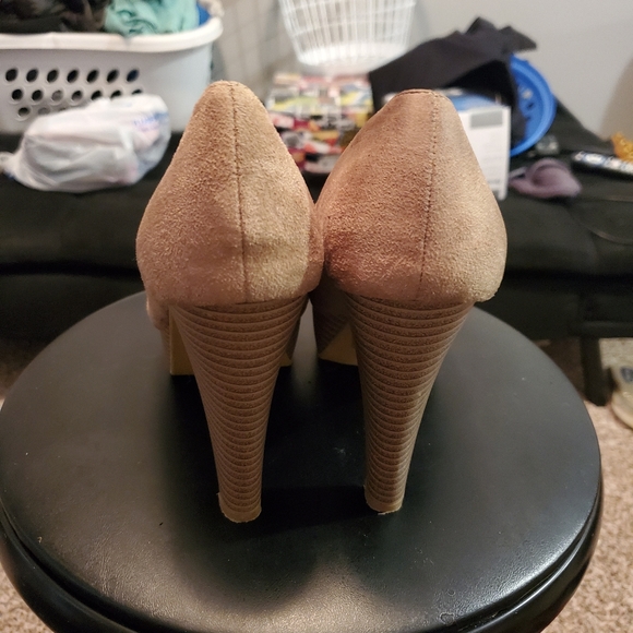 Heels - Picture 2 of 3